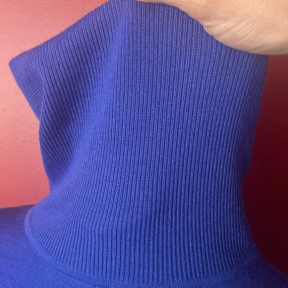 Like new J Crew blue merino wool lightweight turtleneck - Picture 5 of 12